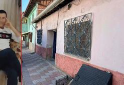 Kendisini mehdi olarak gören kişi, din düşmanı ilan ettiği babasını bıçakla öldürdü