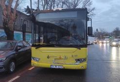 Şişli'de İETT otobüsü park halindeki otomobile çarptı 2 yaralı