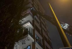 Kadıköy'de komşularının haber alamadığı yaşlı adamı itfaiye kurtardı