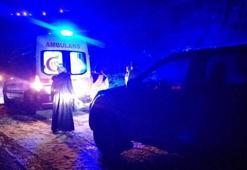 Ekipler kardan kapanan mezranın yolunu açtı, rahatsızlanan anne ve oğlu hastaneye ulaştırıldı