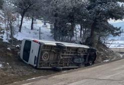 Hindistanlı işçileri taşıyan minibüs devrildi: 22 yaralı