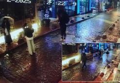 Taksim’de arkadaşının fotoğrafını çeken turist kapkaça uğradı; o anlar kamerada