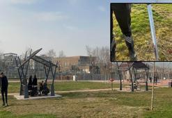 Kavgayı ayırmaya çalışan güvenlik görevlisi, döner bıçağıyla yaralandı