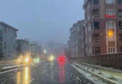 İstanbul'un bazı ilçelerinde kar yağışı etkili oluyor