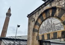 Tarihi Ulu Cami'nin minaresinde 5 yıldır 'eğilme' gözlenmedi