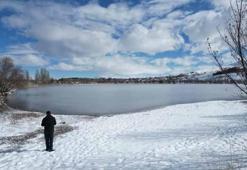 Sivas'ta, Serpincik Göleti'nin yüzeyi buz tuttu
