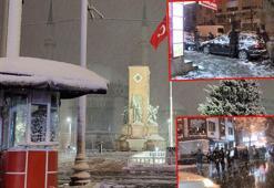 İstanbul'da kar yağışı gece etkili oldu; park ve sokaklarda halay çekip, kar topu oynadılar