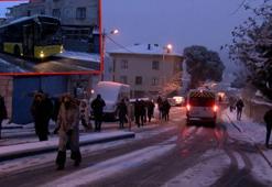 Ataşehir'de kar yağışı etkisini artırdı; İETT otobüsleri yolda kaldı