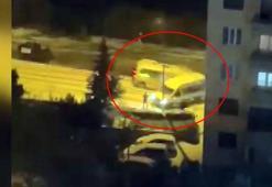 Buzlanan yolda kayan işçi servisine halk otobüsü çarptı; o anlar kamerada