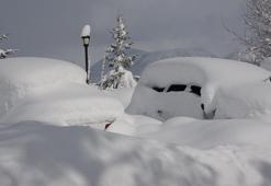Bitlis’te kar kalınlığı 1 metreyi aştı, 300 köy yolu kapalı