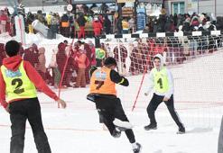Erciyes'te, Kar Hentbol Şampiyonası düzenlendi