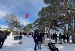 Çamlıca Tepesi'nde kar keyfi
