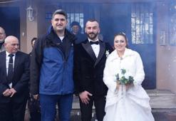Düğünlerine yetişmeye çalışan gelin ve damat için seferber oldular