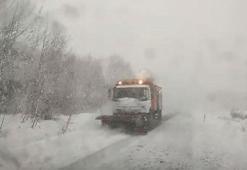 İstanbul'da kar kalınlığı yer yer 47 cm'ye ulaştı; 85 bin 805 ton tuz kullanıldı