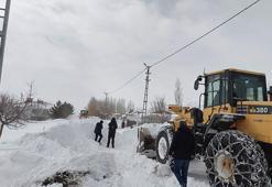 Karlıova'da eğitime 'kar' engeli