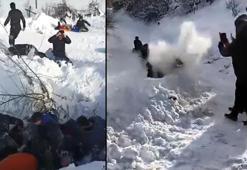 Şambrelle kayarken çukura uçtular