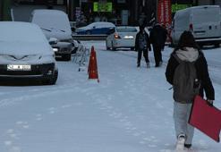 Van'ın 3 ilçesinde eğitime 'kar' engeli