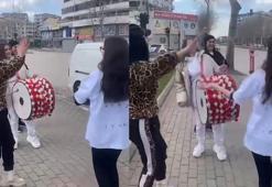 Ehliyet sınavını kazanan sürücü adayı, davul eşliğinde oynadı; o anlar kamerada
