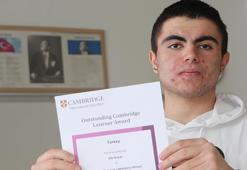 Liseli Efe, dünyanın en iyilerinden biri oldu; Türkçe sınavından en yüksek puanı aldı