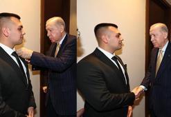 Cumhurbaşkanı Erdoğan, Burdurlu adaşına parti rozeti taktı