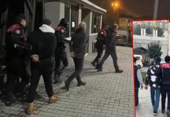 Esenyurt'taki denetimlerde, araçlarında sahte polis kıyafeti ele geçirilen şüpheliler gözaltına alındı