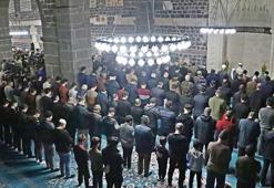 Diyarbakır'da ramazan ayının ilk teravih namazı kılındı