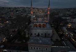 Üsküdar'da çifte ezan geleneği yaşatılıyor