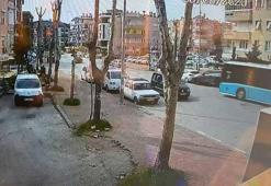 Halk otobüsü park halindeki araçlara çarpıp, kafeye girdi; 4 yaralı