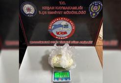 Polisi görünce uyuşturucuyu yeğenine verdi; teyze- yeğene gözaltı