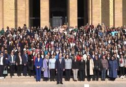 Dervişoğlu, kadın parti üyeleriyle Anıtkabir'i ziyaret etti