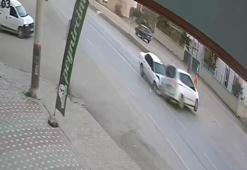 İki otomobilin çarpıştığı kaza kamerada: 2 yaralı