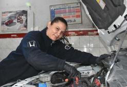 Sanayinin kadın tamircileri, eşlerinden öğrendikleri meslekte usta oldu