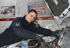 Sanayinin kadın tamircileri, eşlerinden öğrendikleri meslekte usta oldu