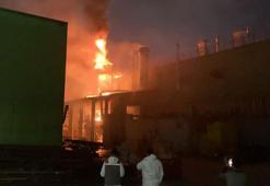 Sakarya'da, treyler fabrikasındaki yangın söndürüldü