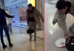 Sık sık arızalanan robot süpürgeyi, satın aldığı mağazanın önünde parçaladı