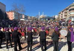 Safranbolu'da kadınlardan renkli yürüyüş