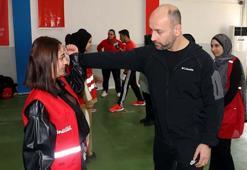 Üniversiteli kızlara, ücretsiz yakın dövüş eğitimi