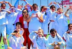 Ayşe öğretmen, atletizmdeki başarısıyla öğrencilerine rol model oluyor