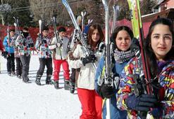 Liseliler kayak öğreniyor