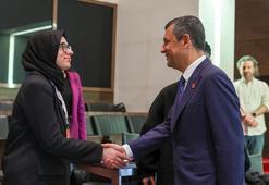 Özgür Özel, ön seçim 'Arama Ekibi'ndeki gençlerle bir araya geldi