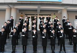 İzmir'de ilkokul öğrencileri, İstiklal Marşı'nı işaret diliyle okudu