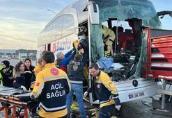 Kütahya’da yolcu otobüsü TIR’a çarptı: 13 yaralı