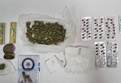 2 otomobilde uyuşturucu ele geçirildi; 5 gözaltı