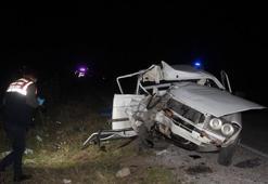 Manisa’da arıza nedeniyle yol kenarında duran kamyona, otomobil çarptı: 1 ölü, 3 yaralı