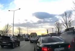 Makas atarken kaza yapıp kaçtı; o anlar kamerada