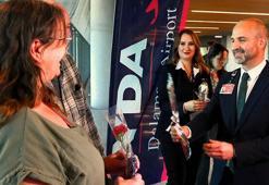 Muğla'da sezonun ilk turist kafilesi çiçeklerle karşılandı