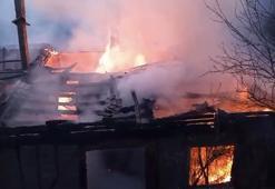 Sobadan kaynaklı yangında tek katlı ev ile odunluk yandı