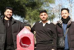 Motokurye 2 arkadaştan sokak kedileri için '101canaYuva' projesi