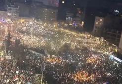 Sırbistan'da ‘ülke tarihinin en kalabalık protestosu’ düzenlendi