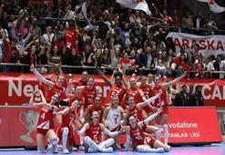 Aras Kargo Kadın Voleybol Takımı, Sultanlar Ligi’ne ‘Devam’ dedi